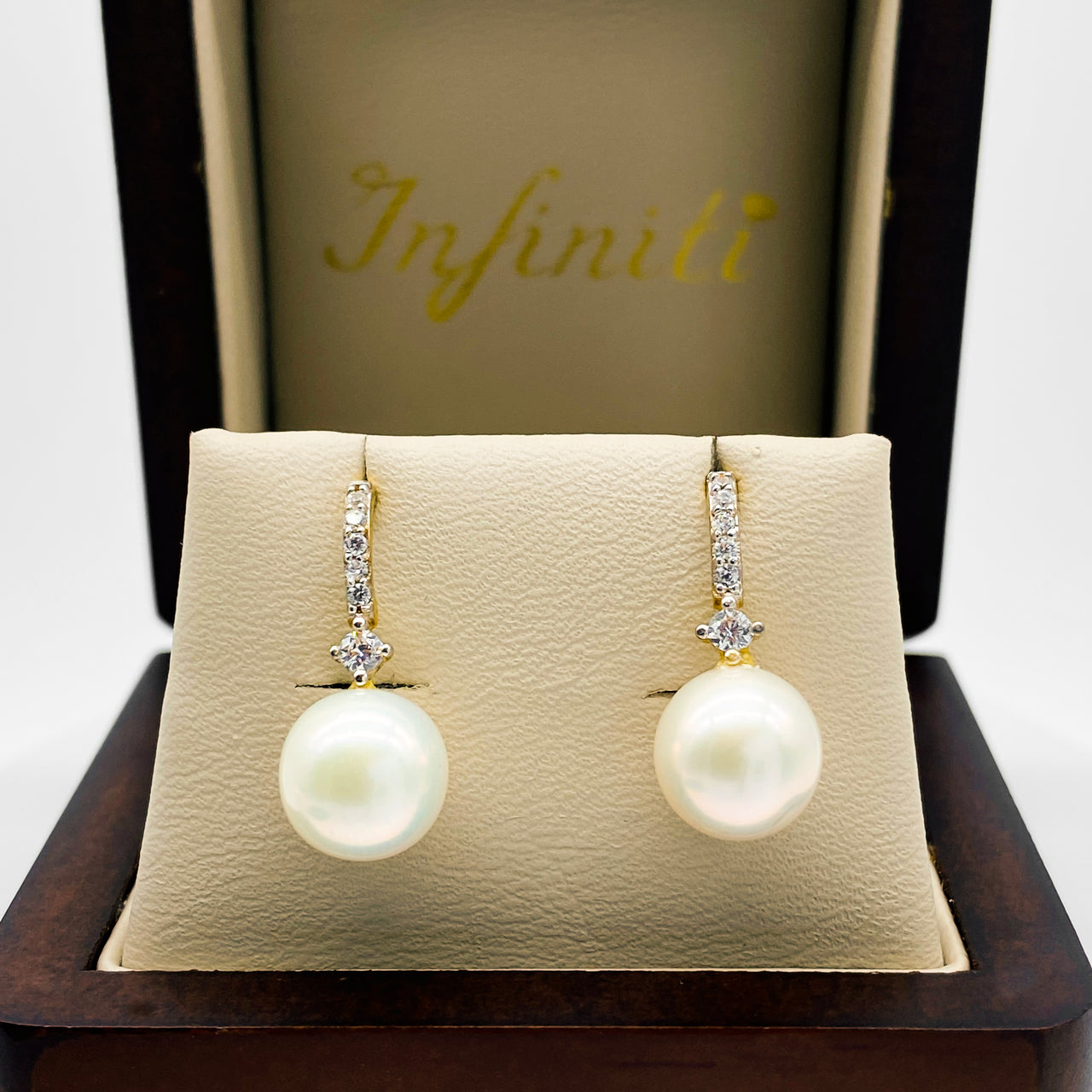 Aretes Oro 10k, Perla con Zirconias, 2.2 cm alto