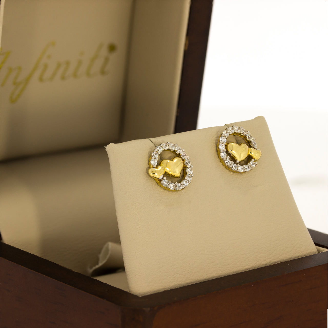 Aretes Oro 10k - Forma de Cí­rculo con Zirconias y Corazones