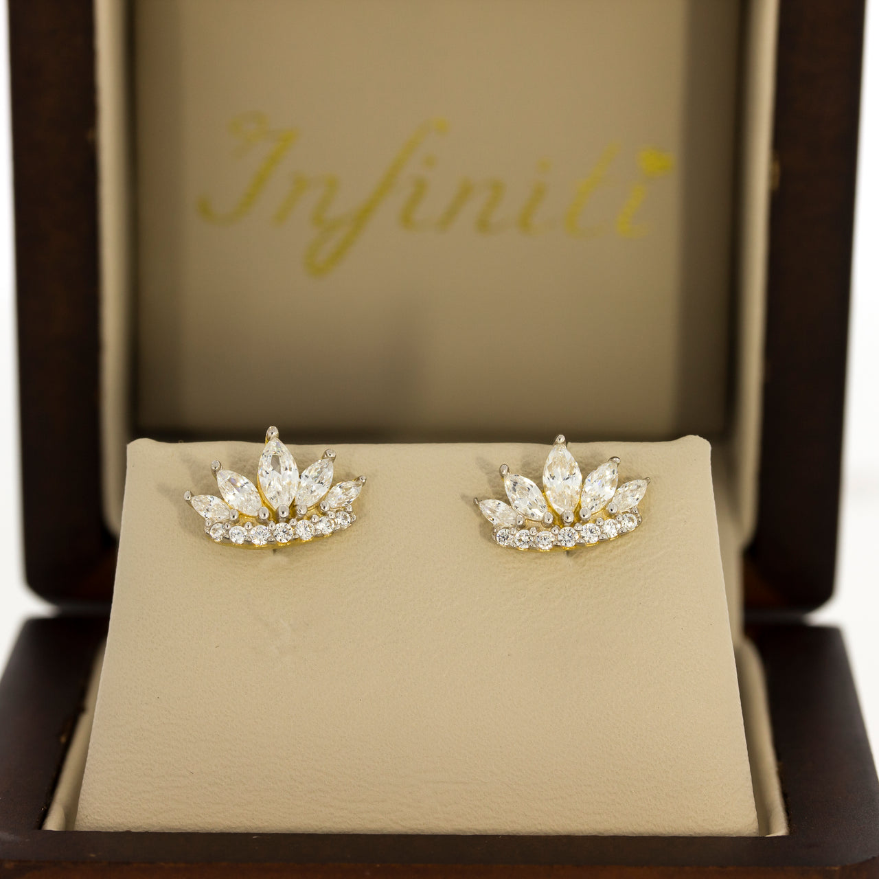 Aretes Oro 10k, en Forma de Corona con Zirconias Marquiz
