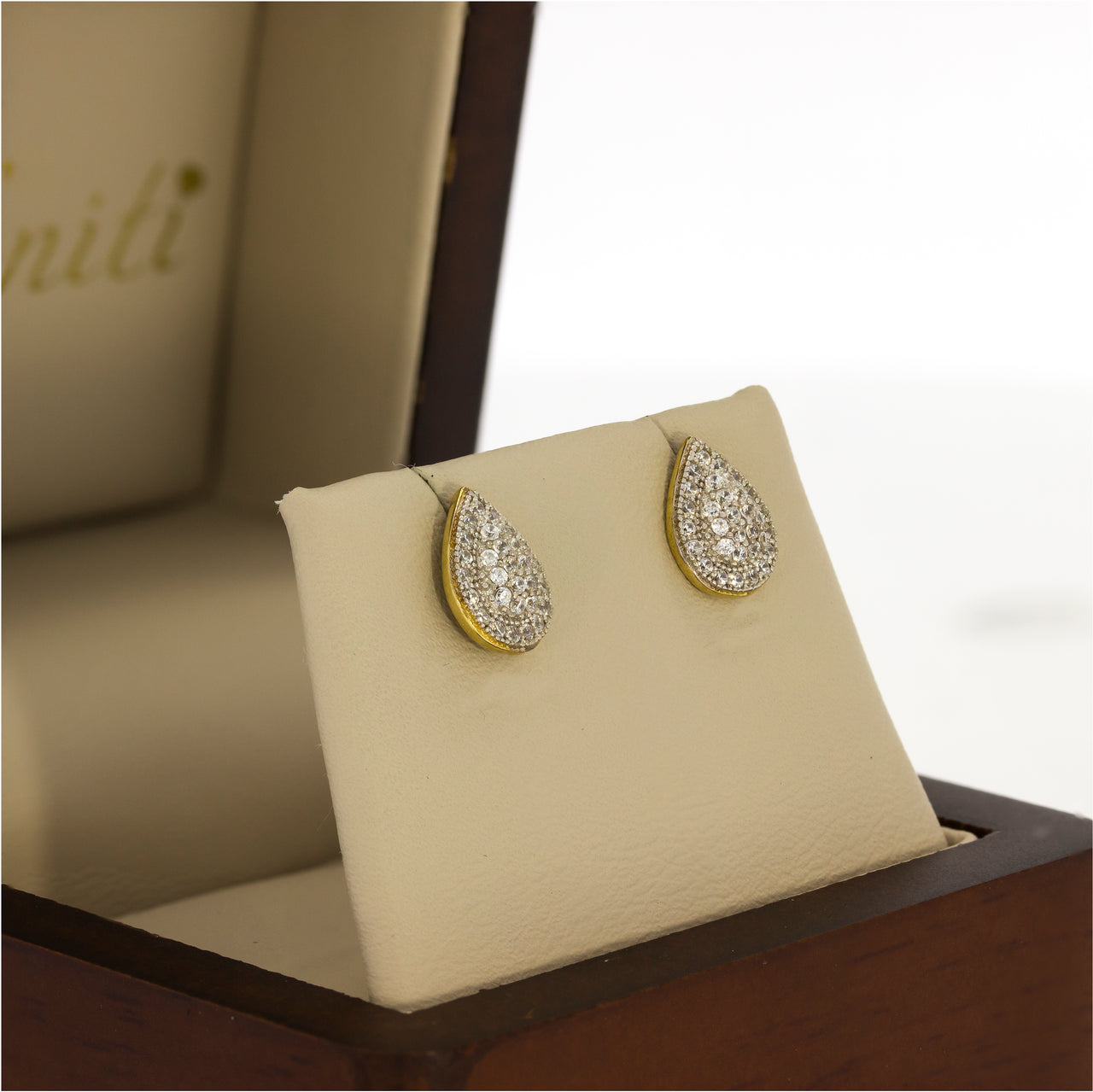 Aretes Oro 10k, en Forma de gota con Zirconias