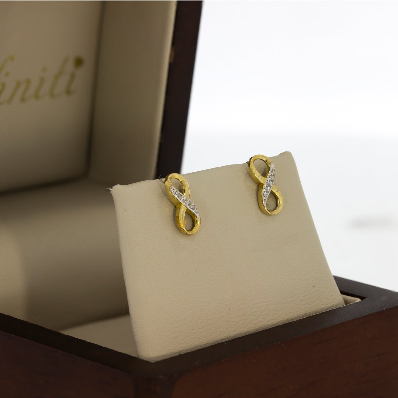 Aretes Oro 10k, en Forma de Infinito con Zirconias, Oro 10k