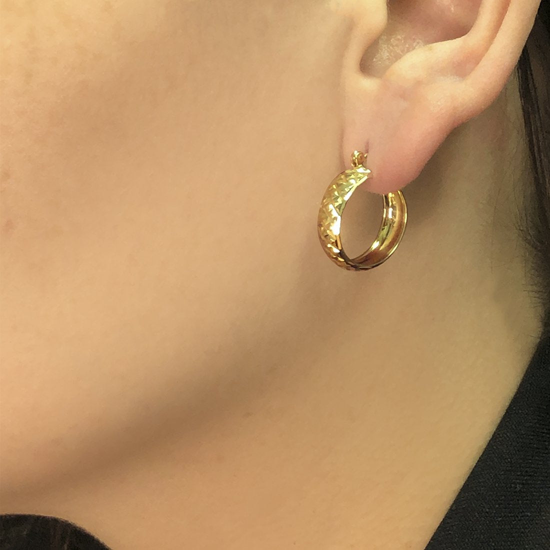 Arracada Oro 10k - Tubo Diamantado Biselado 1.8 cm Diámetro - Infiniti Joyas