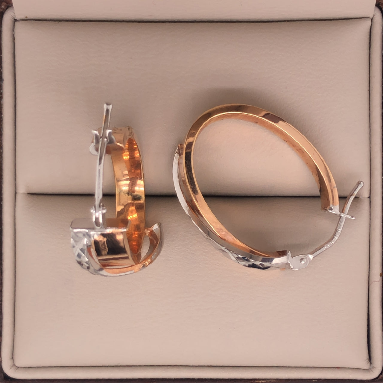 Aretes Oro Rosa con Blanco 10k - Diamantada