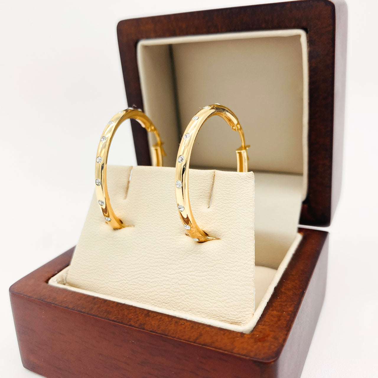 Arracadas Oro 10k - Forma de Tubo con Zirconias, Diámetro 3 cm