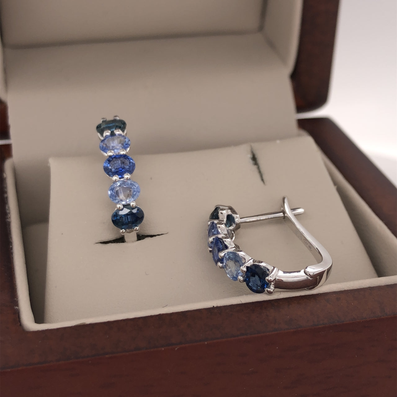 Aretes Oro Blanco 14k - Zafiros Azules en Oval de 2.39 ctw