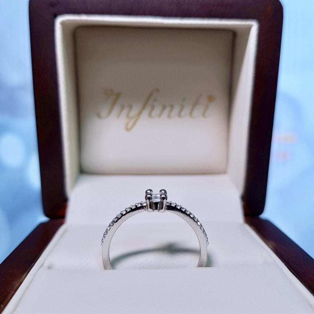 Anillo Oro Blanco 10k, Pavé Zirconia Central 3 mm - Infiniti Joyas