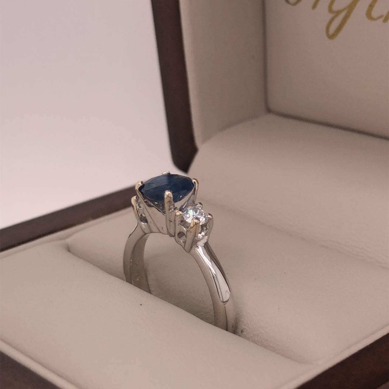 Trinity Grande - Anillo de Zafiro Natural de 1 Quilate con Diamantes en Oro 14k