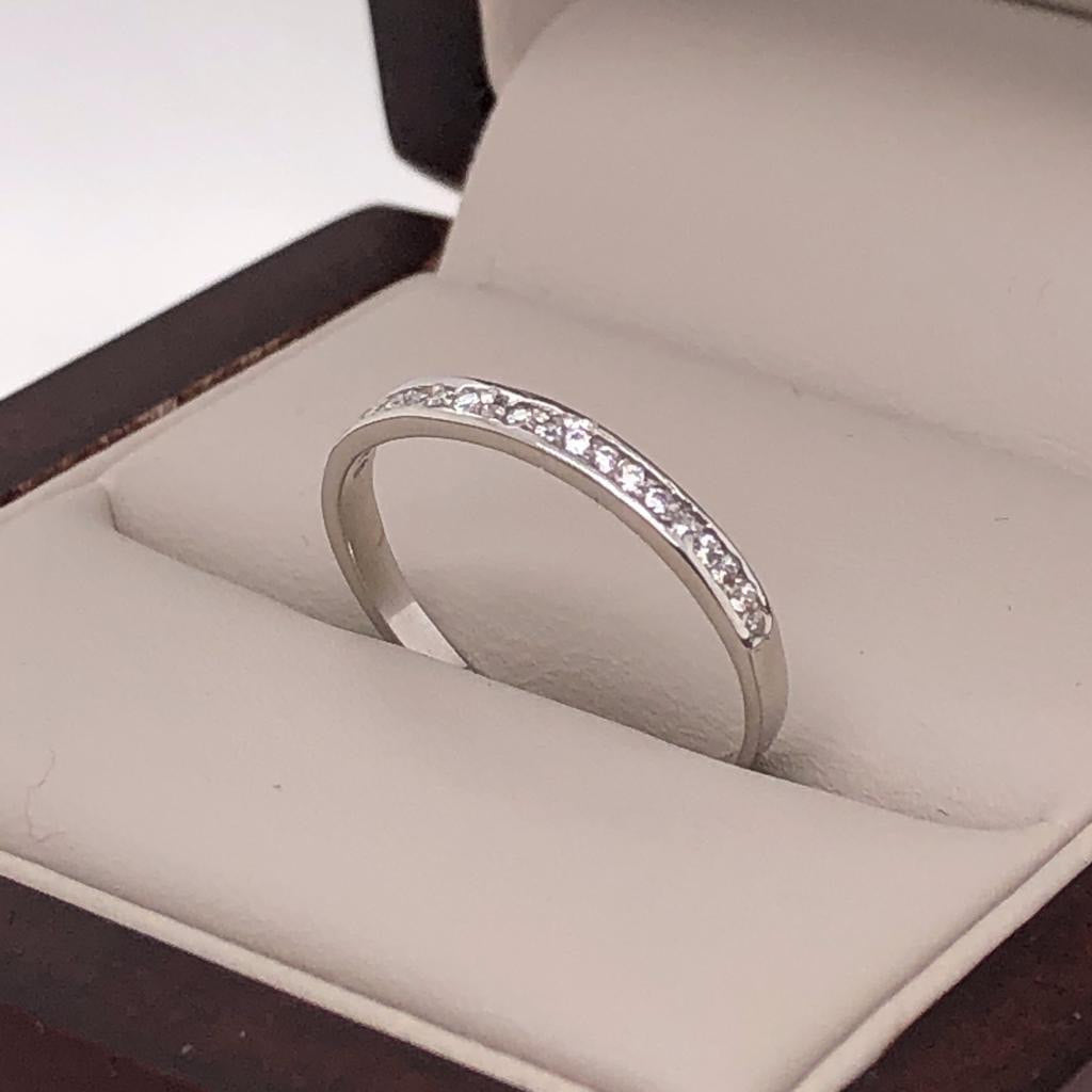 Churumbela Oro Blanco 10k, Zirconias de 1 mm Estilo Canal - Infiniti Joyas