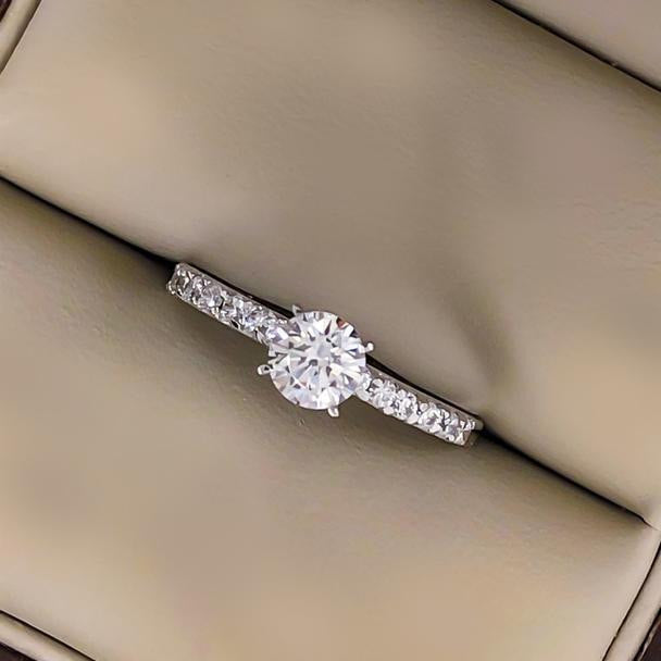 Anillo Oro Blanco 10k Estilo Pavé con Zirconia - Infiniti Joyas