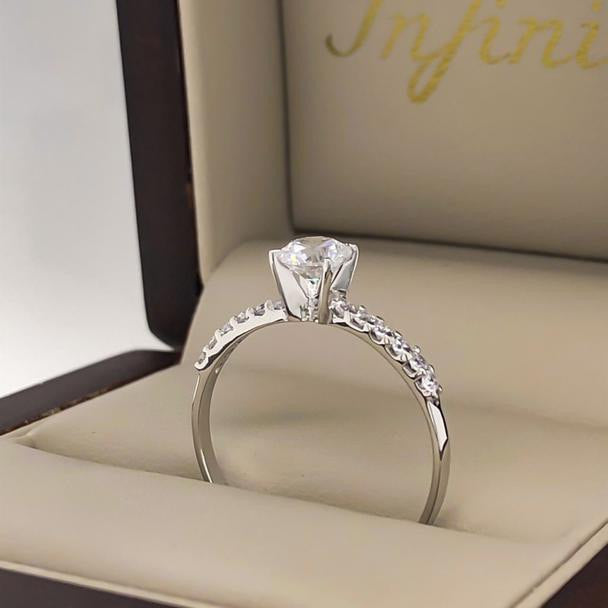 Anillo Oro Blanco 10k Estilo Pavé con Zirconia - Infiniti Joyas