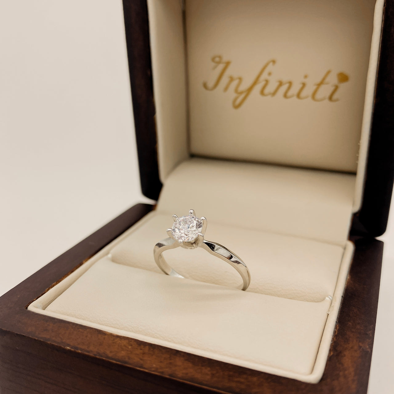 Anillo Oro Blanco 10k, Zirconia de 5 mm