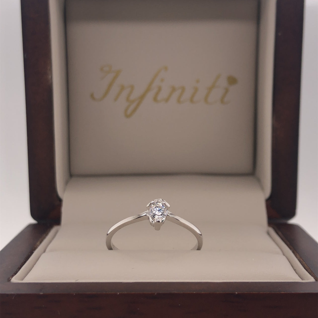 Anillo Oro Blanco 10k, Zirconia de 3 mm - Infiniti Joyas