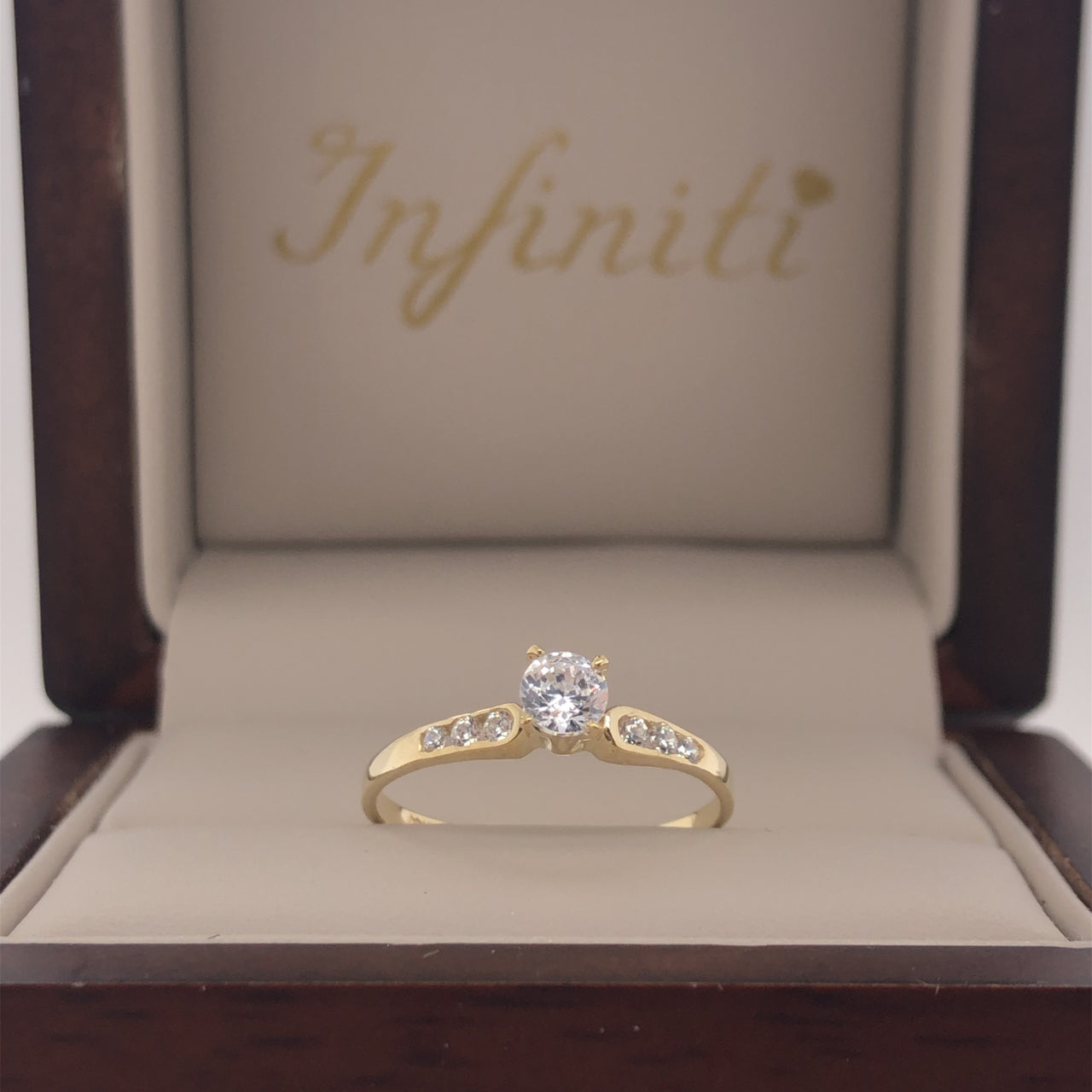 Anillo Oro 10k, Zirconia Central de 3.5 mm - Infiniti Joyas