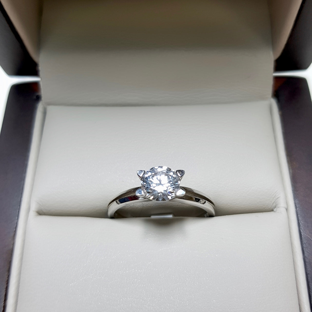 Anillo Oro Blanco 10k, Solitario con Zirconia de 6 mm - Infiniti Joyas
