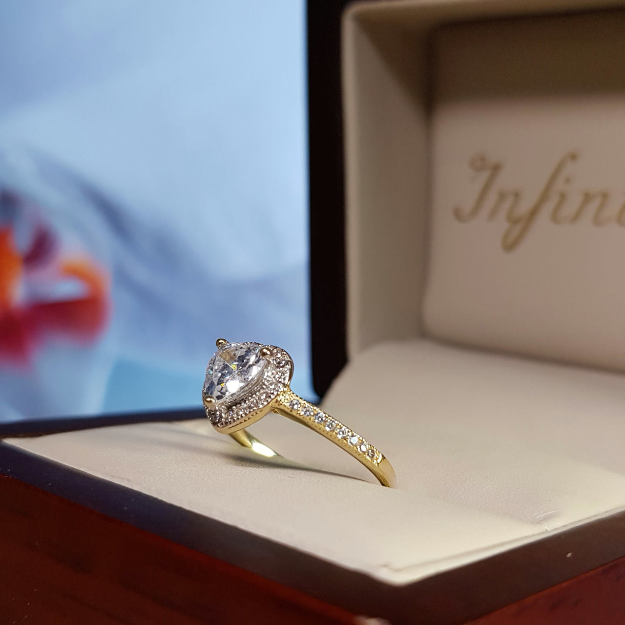 Anillo Oro 10k, Halo con Zirconia Forma Corazón 6 mm - Infiniti Joyas