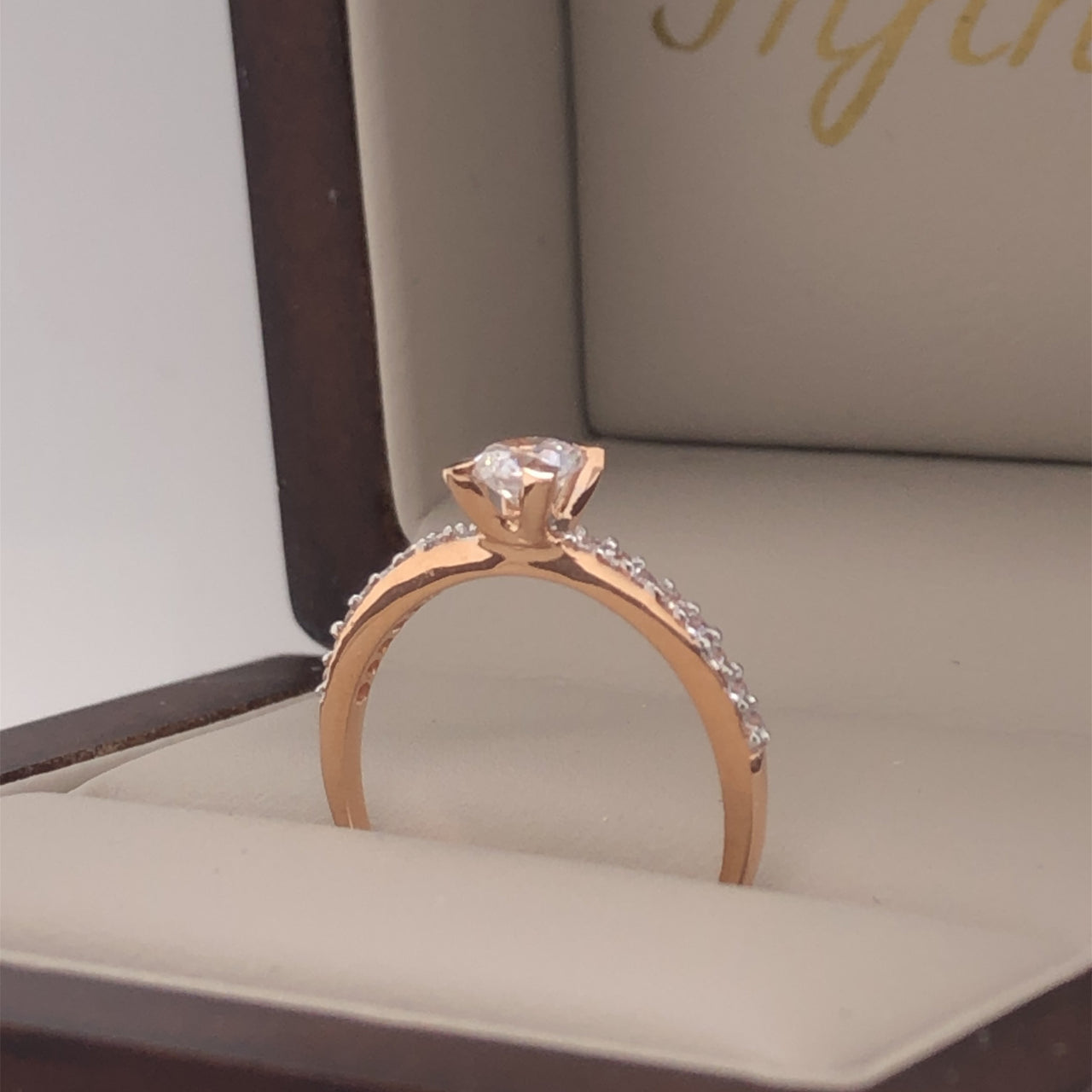 Anillo Oro Rosa 10k, Estilo Pavé Zirconia 4 mm - Infiniti Joyas