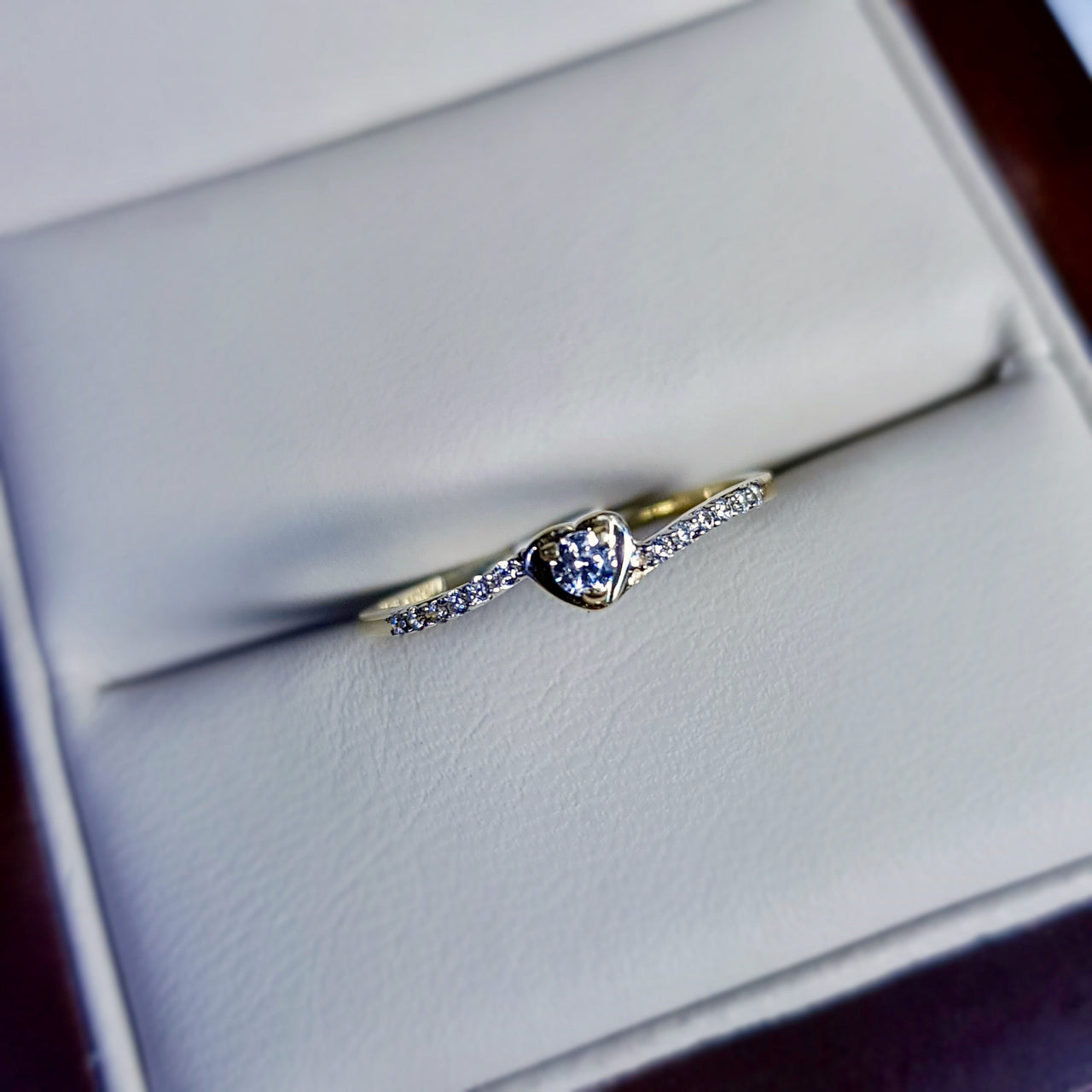 Anillo Oro 10k, Forma Corazón con Zirconia 2.5 mm - Infiniti Joyas
