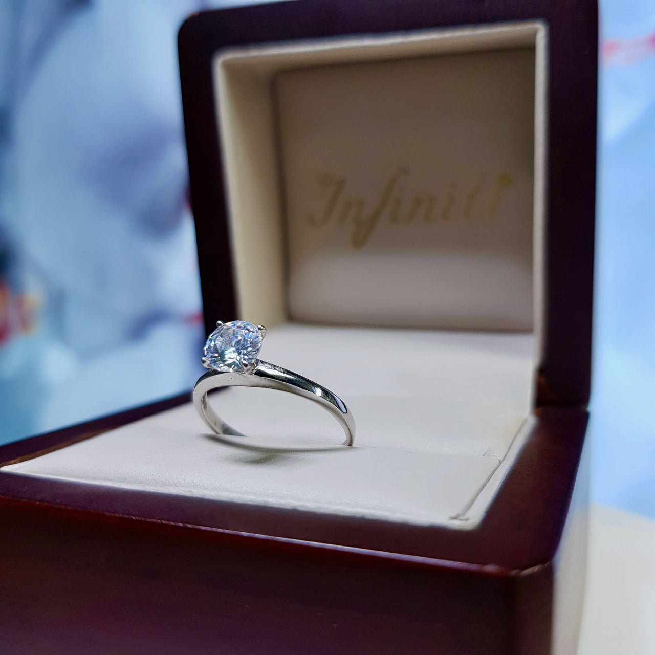 Anillo Oro Blanco 10k, Zirconia 5.5 mm - Infiniti Joyas