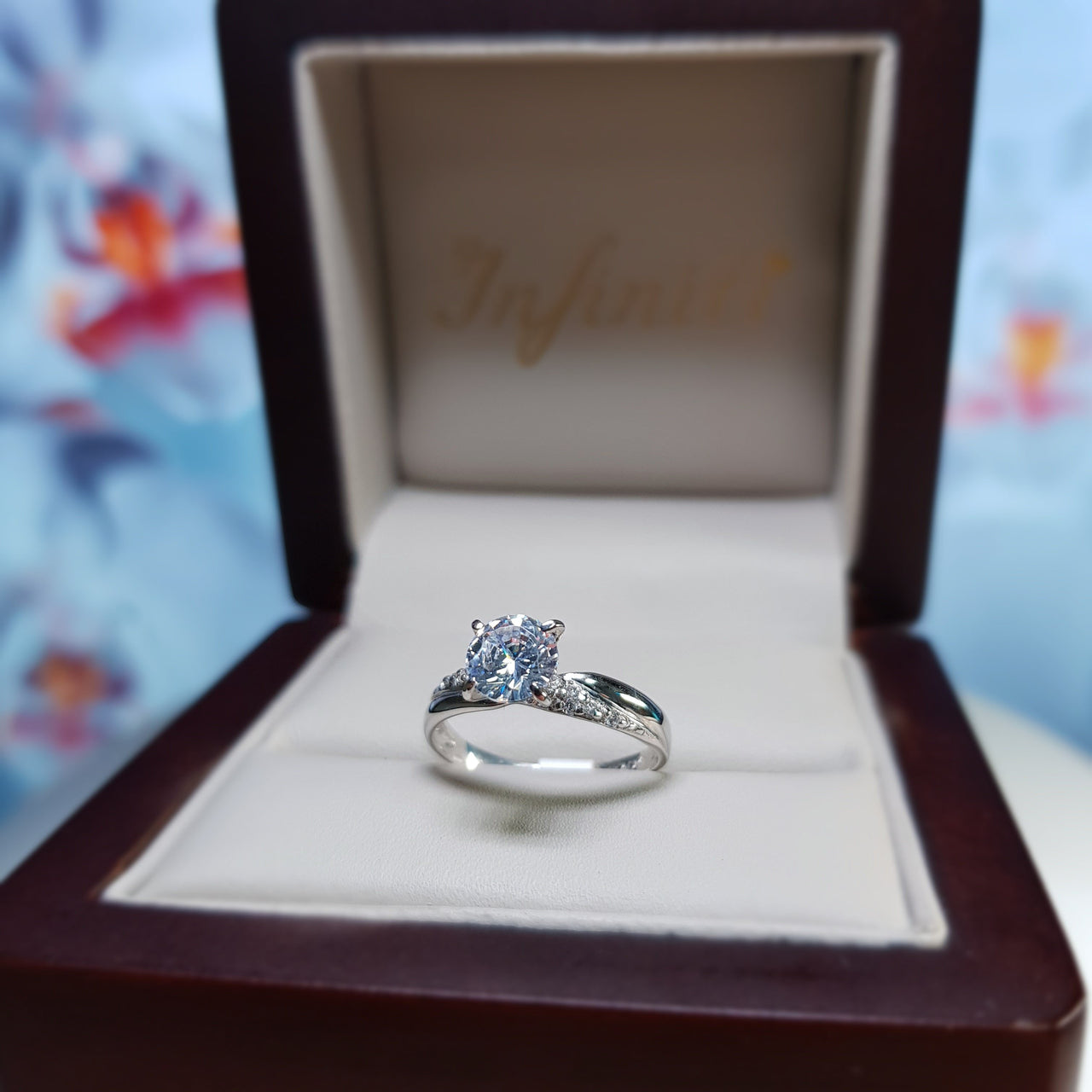 Anillo Oro Blanco 10k, Zirconia 5.5 mm - Infiniti Joyas