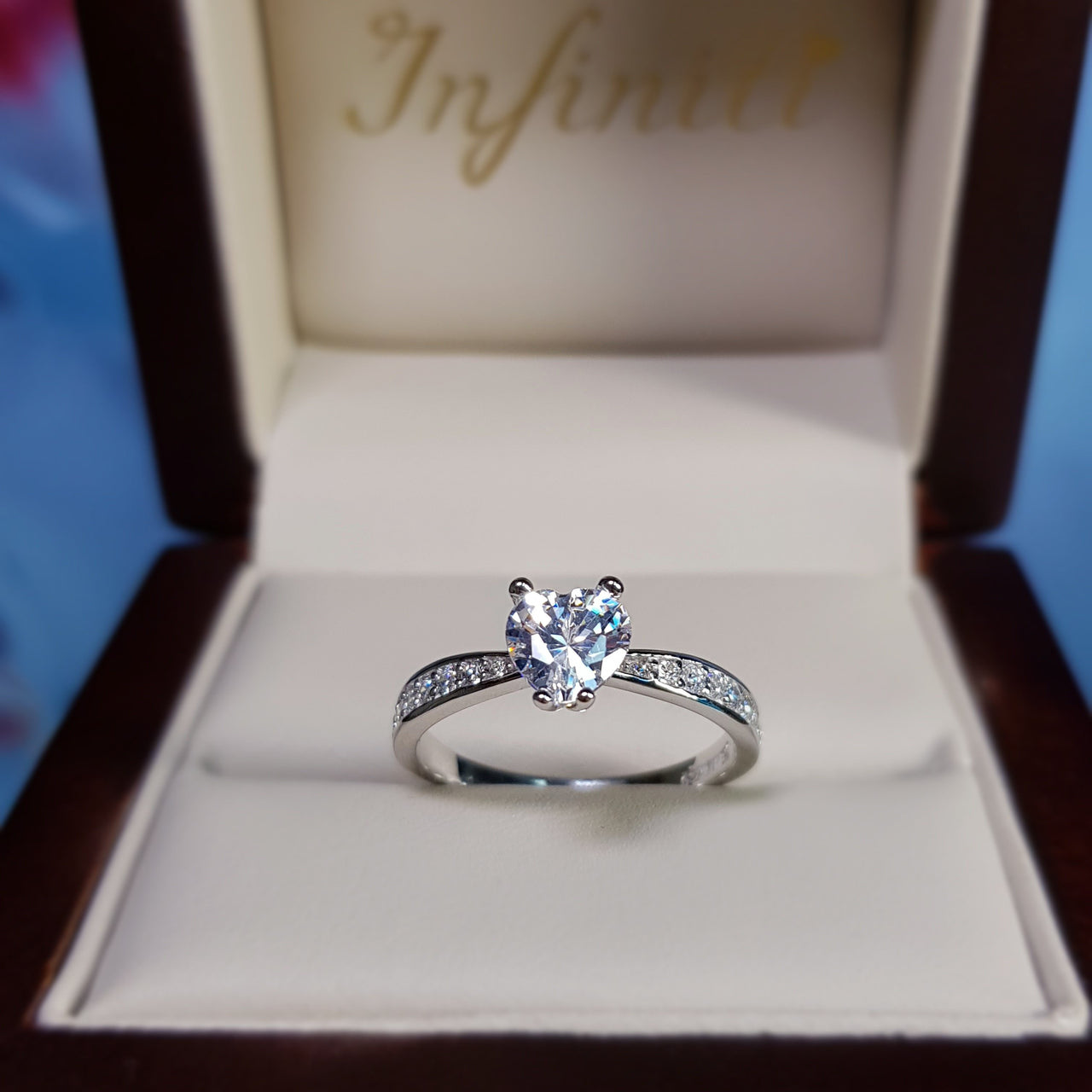 Anillo Oro Blanco 10k, Zirconia Central Corazón 6mm - Infiniti Joyas