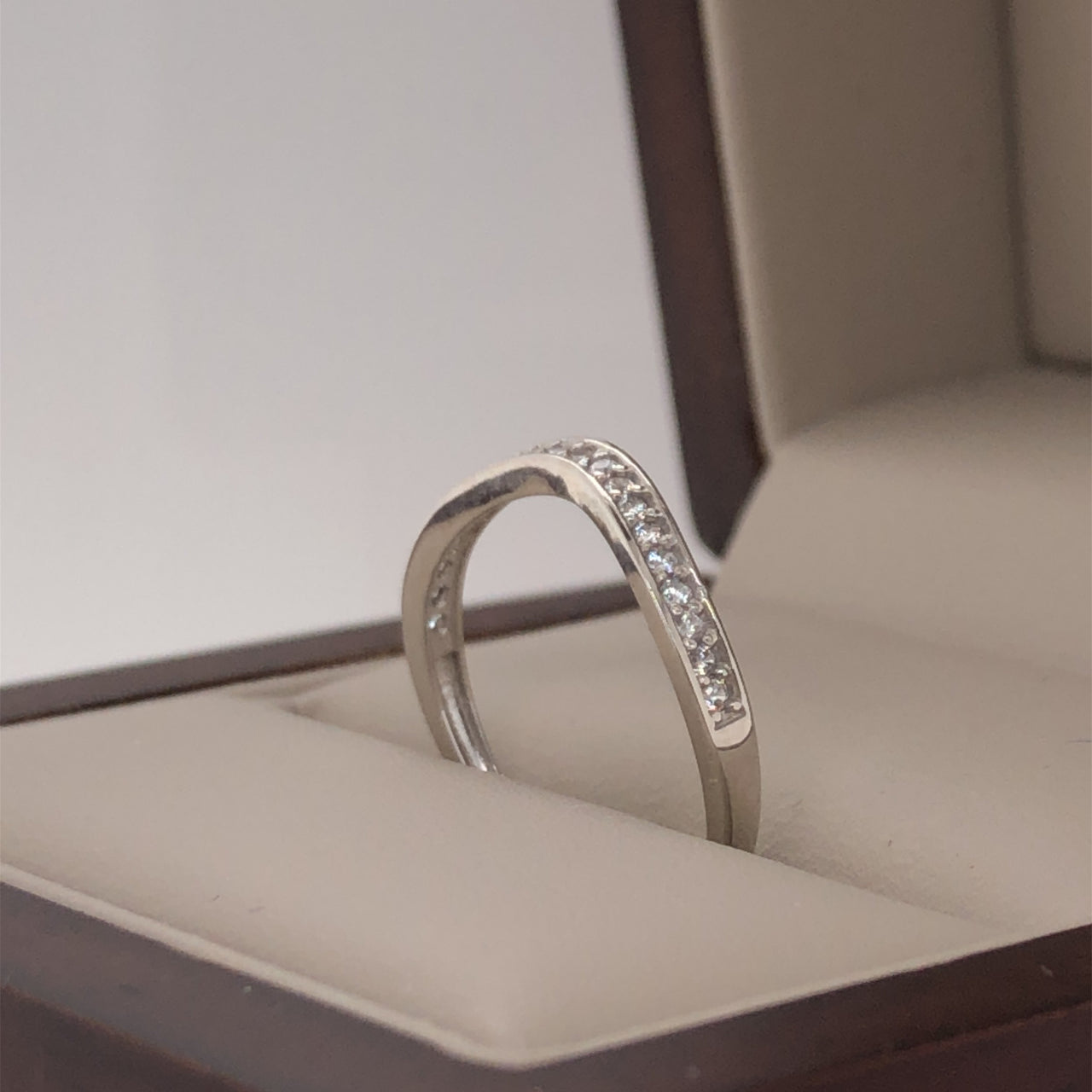 Churumbela Oro Blanco 10k, con Zirconias de 1 mm - Infiniti Joyas