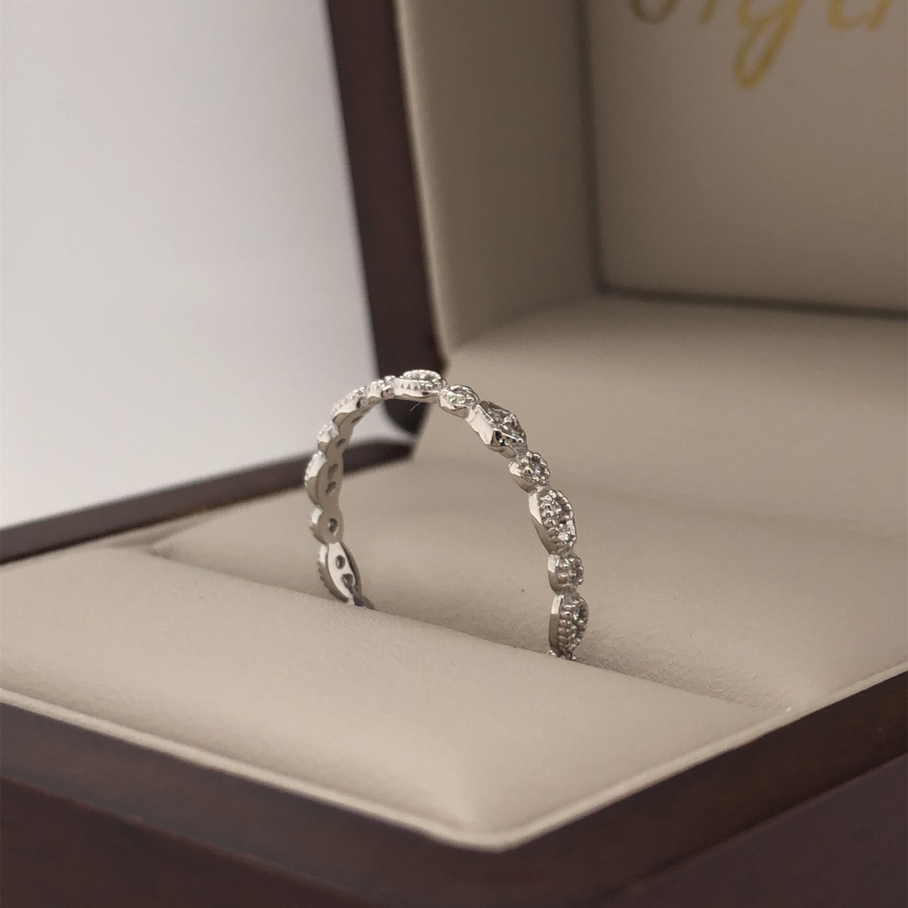 Churumbela Eternity Oro Blanco 10k, Zirconias de 0.5 mm - Infiniti Joyas