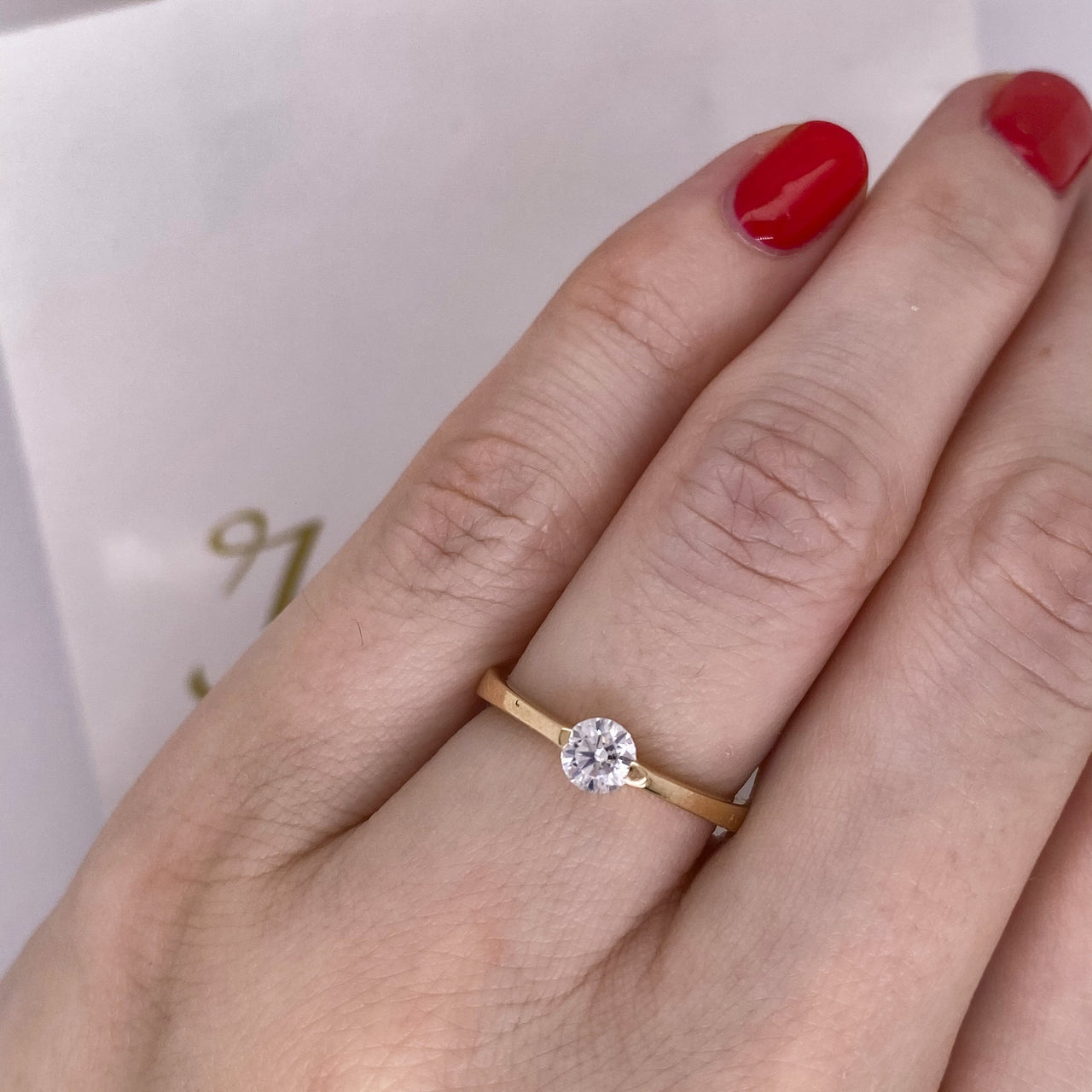 Anillo Oro Rosa 10k, Zirconia Central de 4.25 mm - Infiniti Joyas