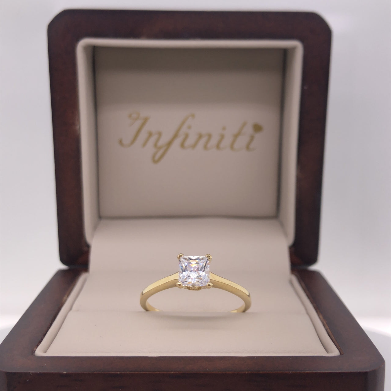 Anillo Oro 10k, Zirconia Princess de 5 mm - Infiniti Joyas