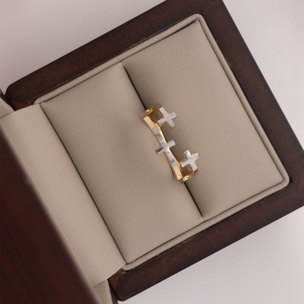 Anillo Oro 10k, Tres Cruces Platinadas - Infiniti Joyas
