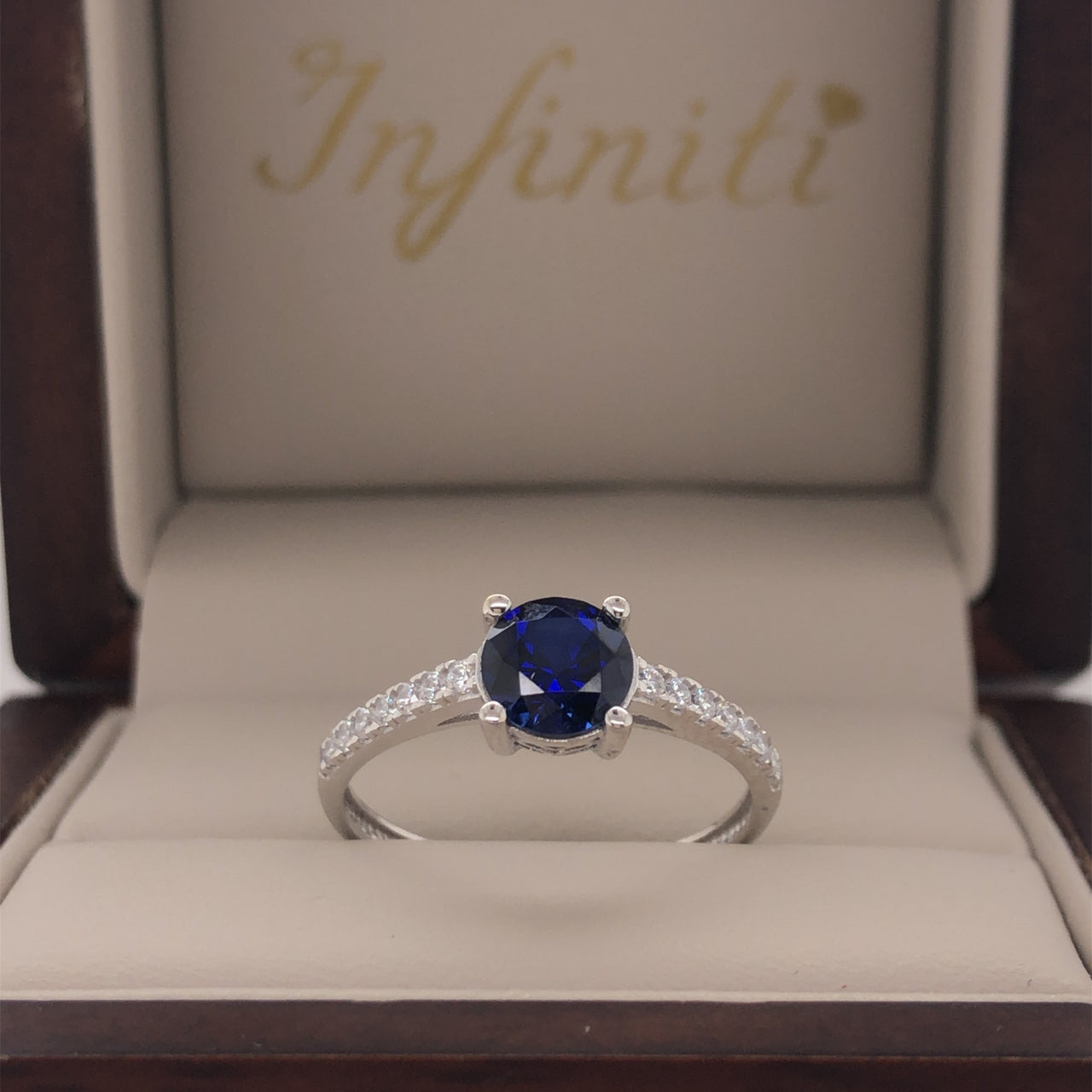 Anillo Oro Blanco 14k, Pavé con Zafiro Creado 6 mm - Infiniti Joyas