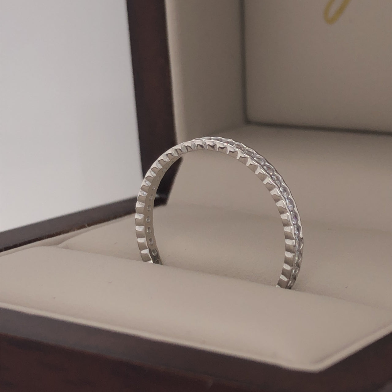 Churumbela Oro Blanco 10k, Pavé Canal Zirconia 1 mm - Infiniti Joyas
