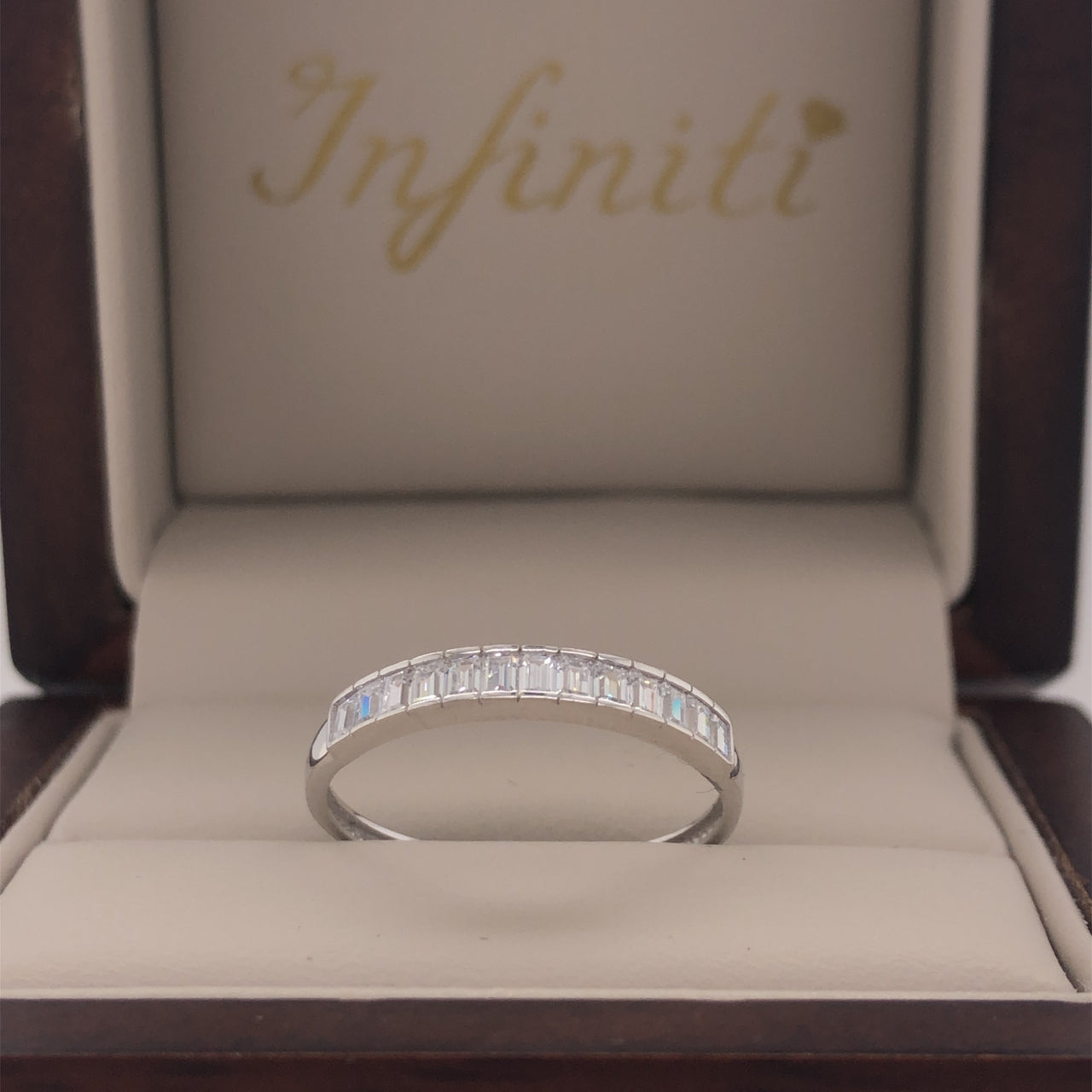 Churumbela Oro Blanco 10k, Canal de Baguettes Zirconia - Infiniti Joyas