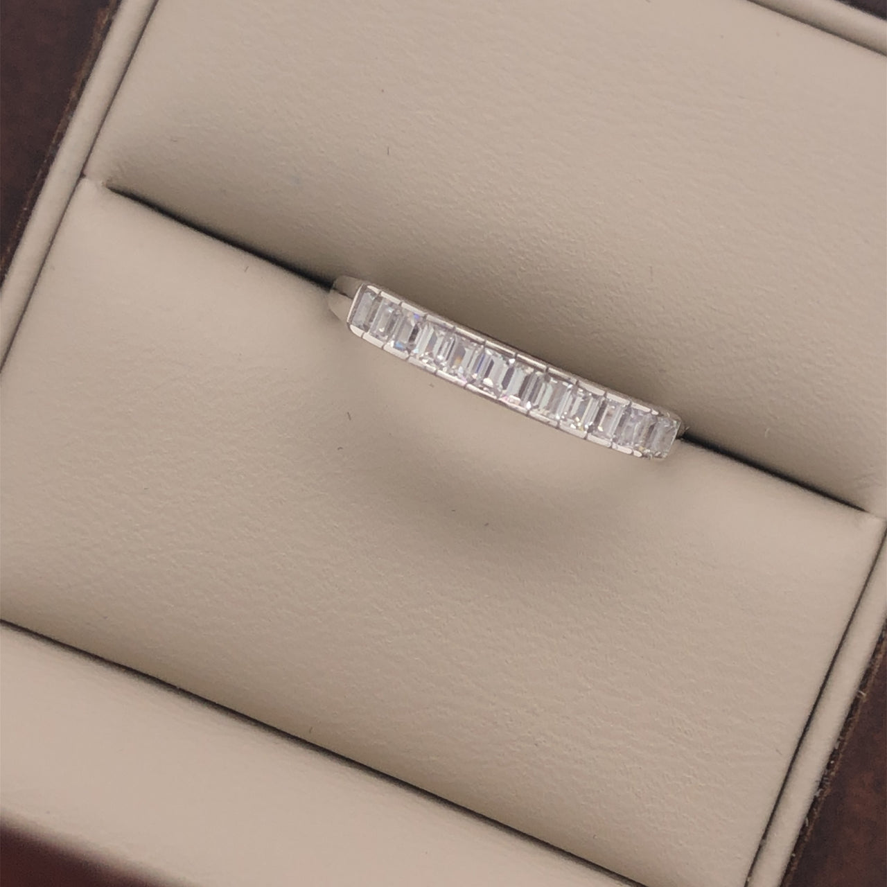 Churumbela Oro Blanco 10k, Canal de Baguettes Zirconia - Infiniti Joyas