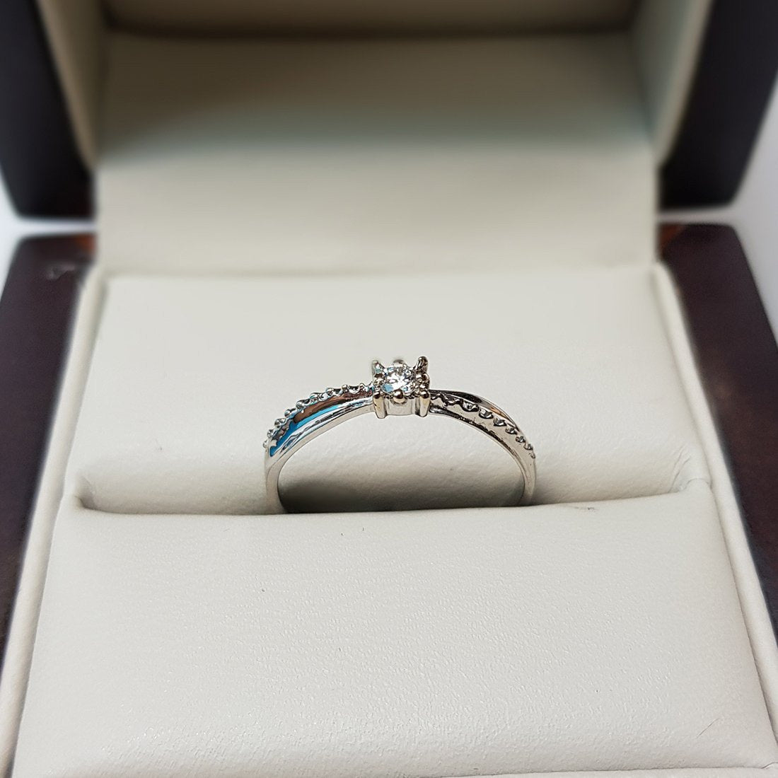 Anillo Solitario Oro Blanco 14k, Diamante 7 Puntos. - Infiniti Joyas