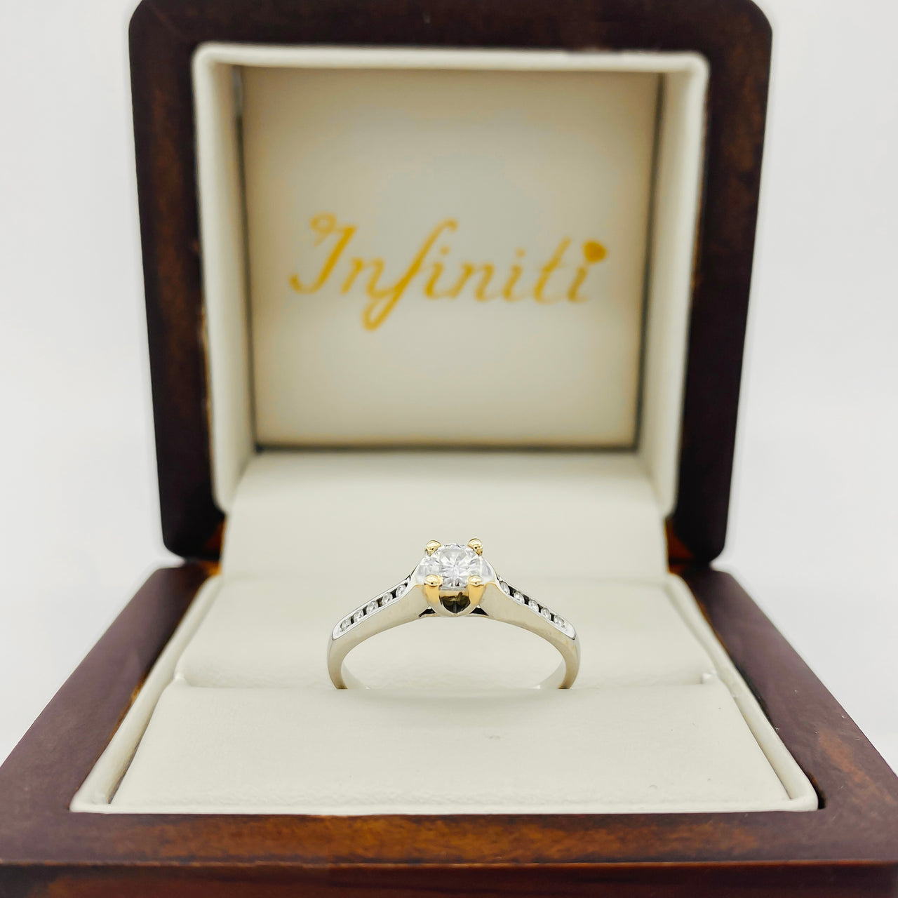 Anillo Oro Blanco 14k- Diamante Natural 0.23 CTW