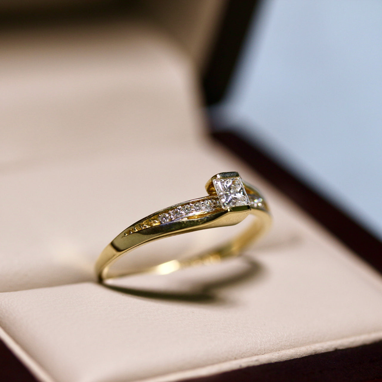 Anillo Oro 14k, Pavé Diamante Princess 28 Puntos Totales - Infiniti Joyas