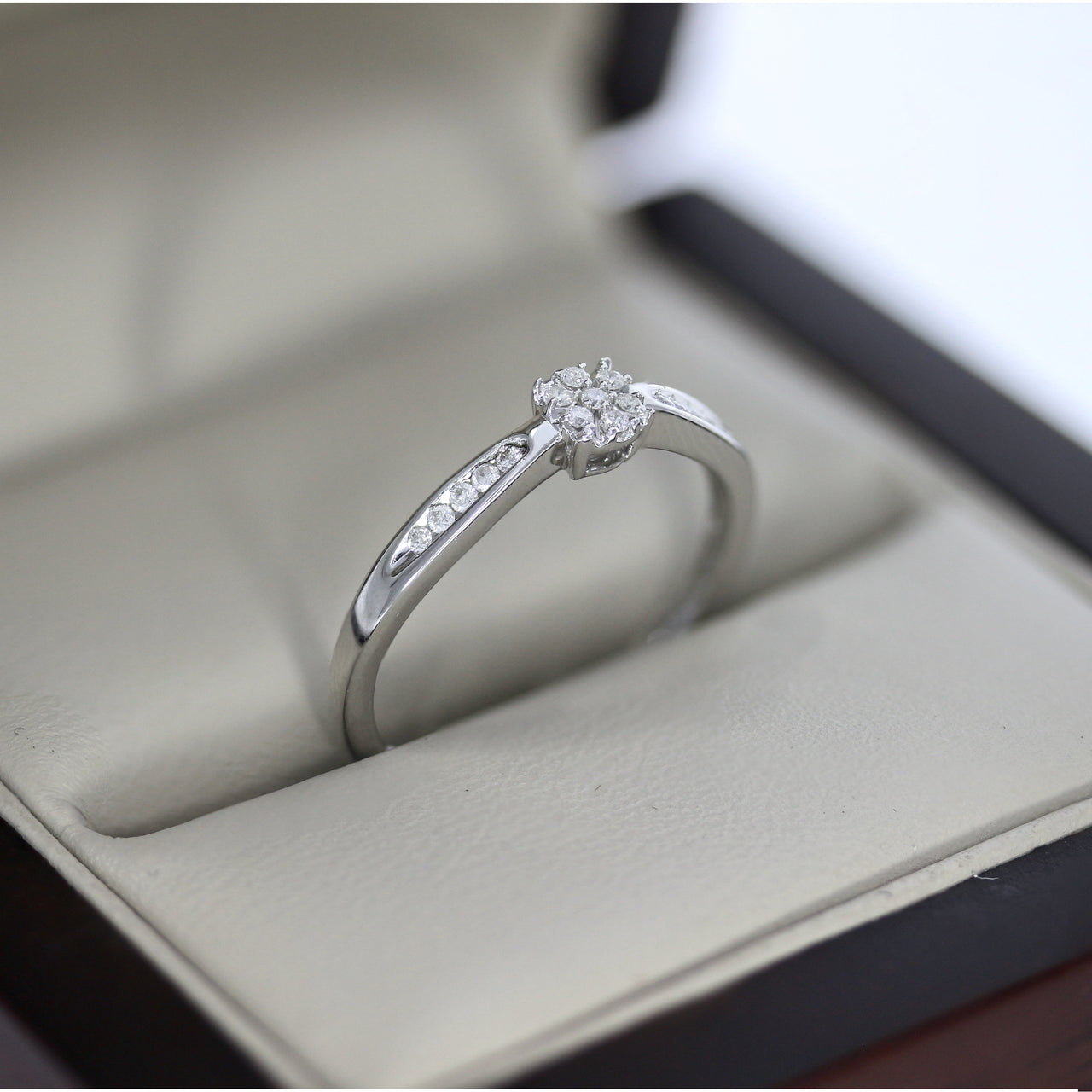 Anillo Oro Blanco 14k, Diamantes de 10 Puntos Totales - Infiniti Joyas