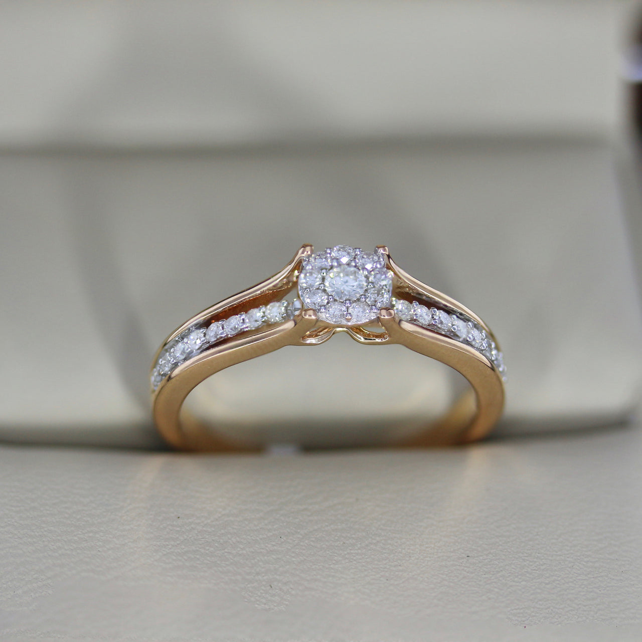 Anillo Oro Rosa 14k, 26 Diamantes Naturales con Peso Total de 30 Puntos - Infiniti Joyas