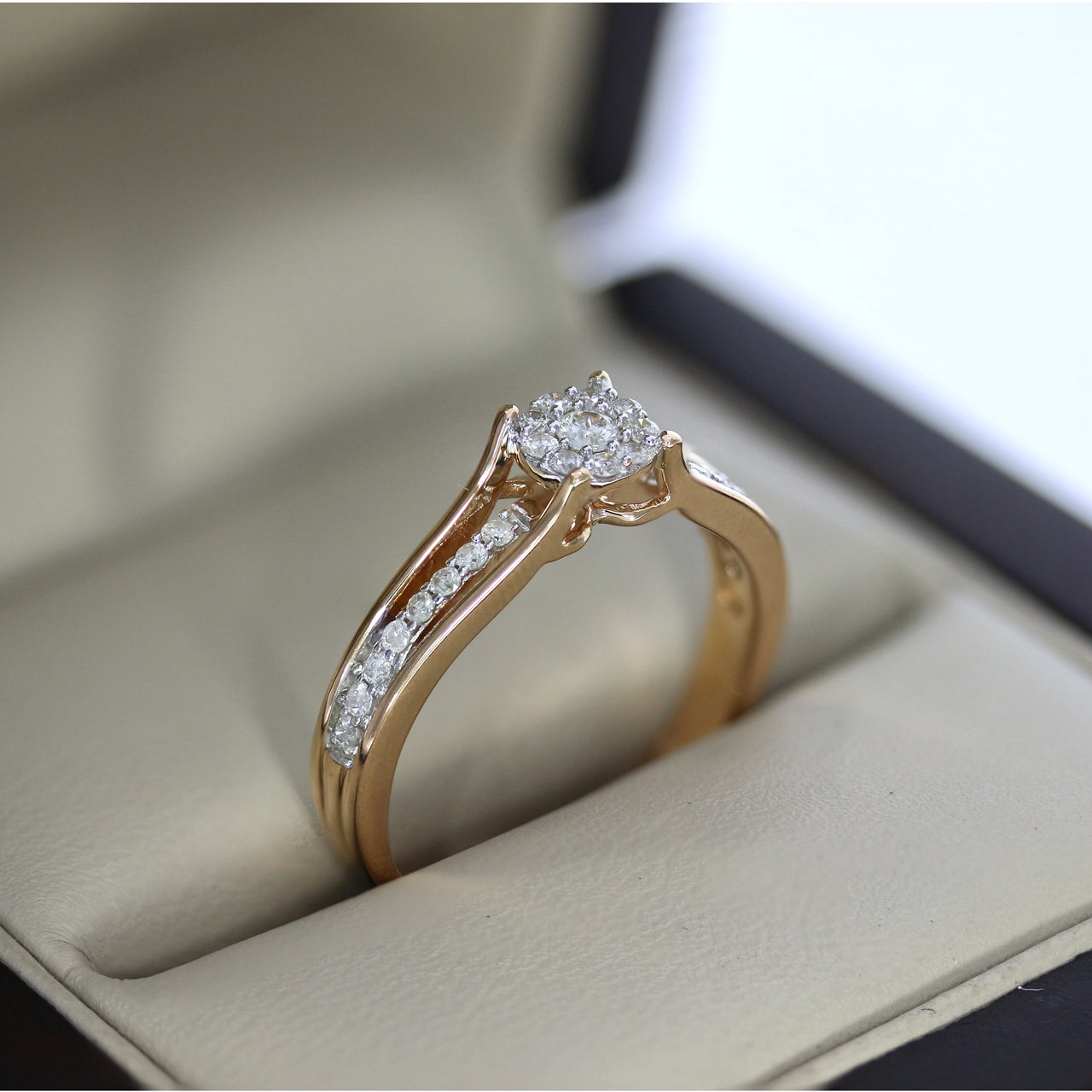 Anillo Oro Rosa 14k, 26 Diamantes Naturales con Peso Total de 30 Puntos - Infiniti Joyas