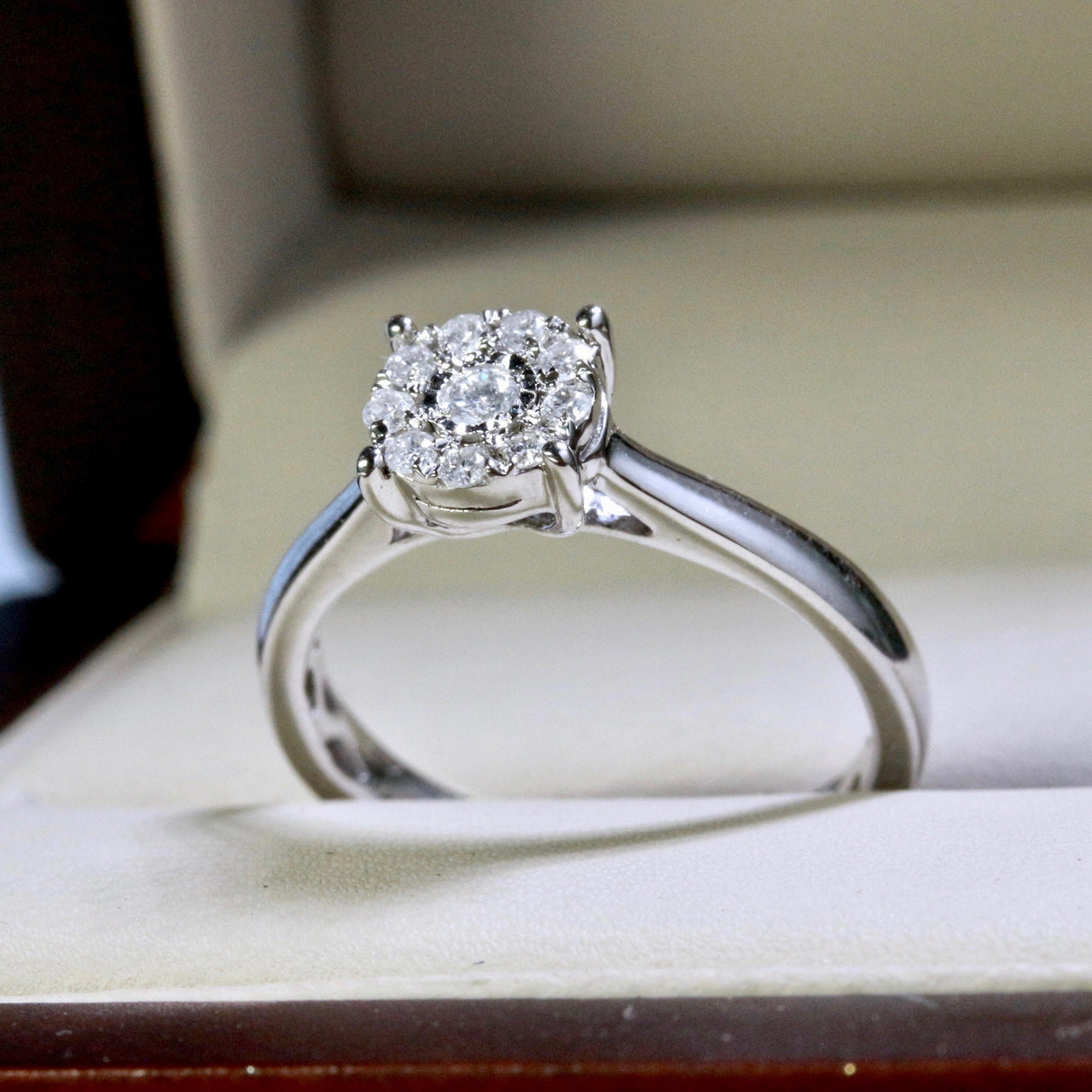 Anillo Oro Blanco 14k, Diamantes de 15 Puntos Totales - Infiniti Joyas