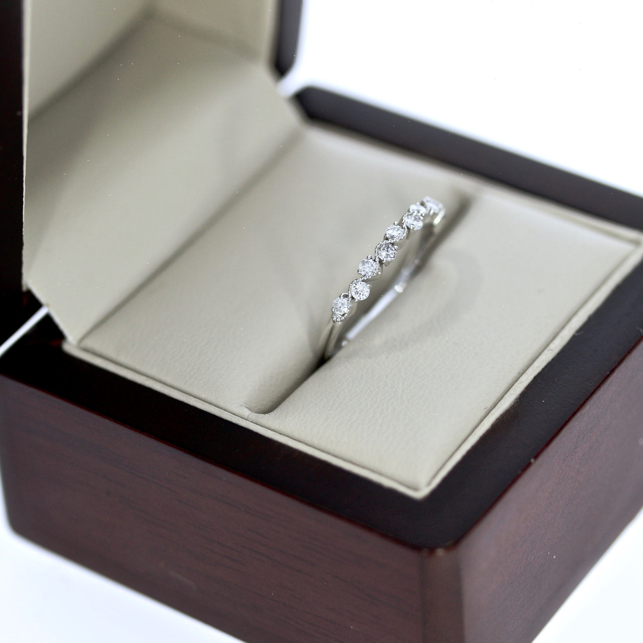Churumbela Oro Blanco 14k, 11 Diamantes Naturales con un Total de 13 Puntos - Infiniti Joyas
