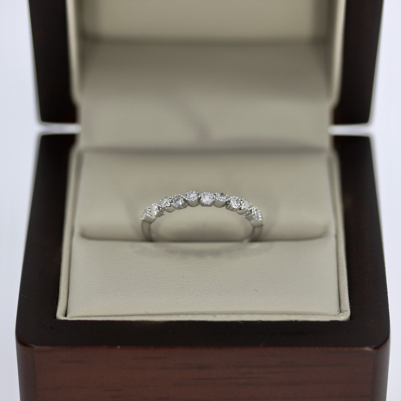 Churumbela Oro Blanco 14k, 11 Diamantes Naturales con un Total de 13 Puntos - Infiniti Joyas