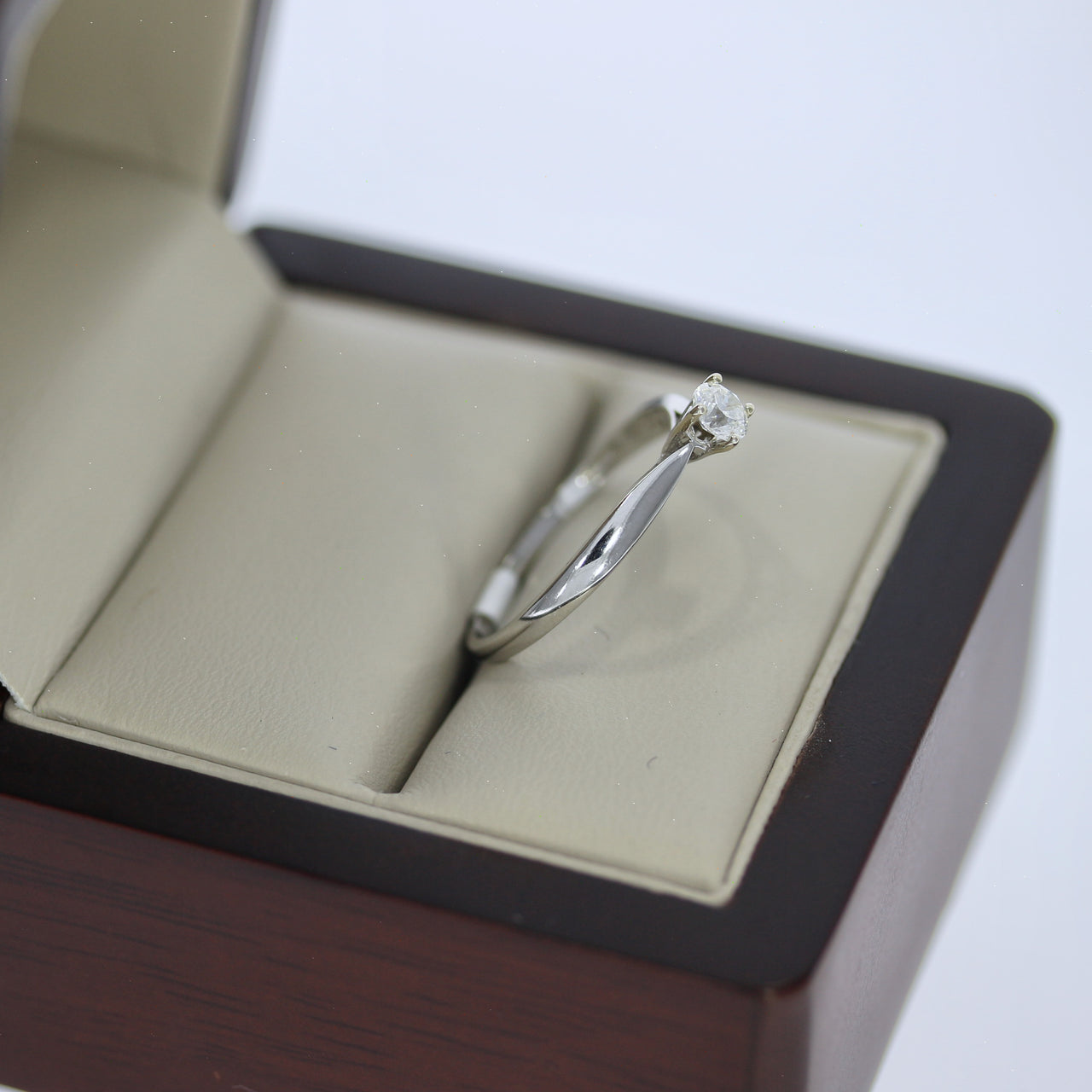 Anillo Oro Blanco 14k, Solitario Diamante Natural de 28 Puntos - Infiniti Joyas
