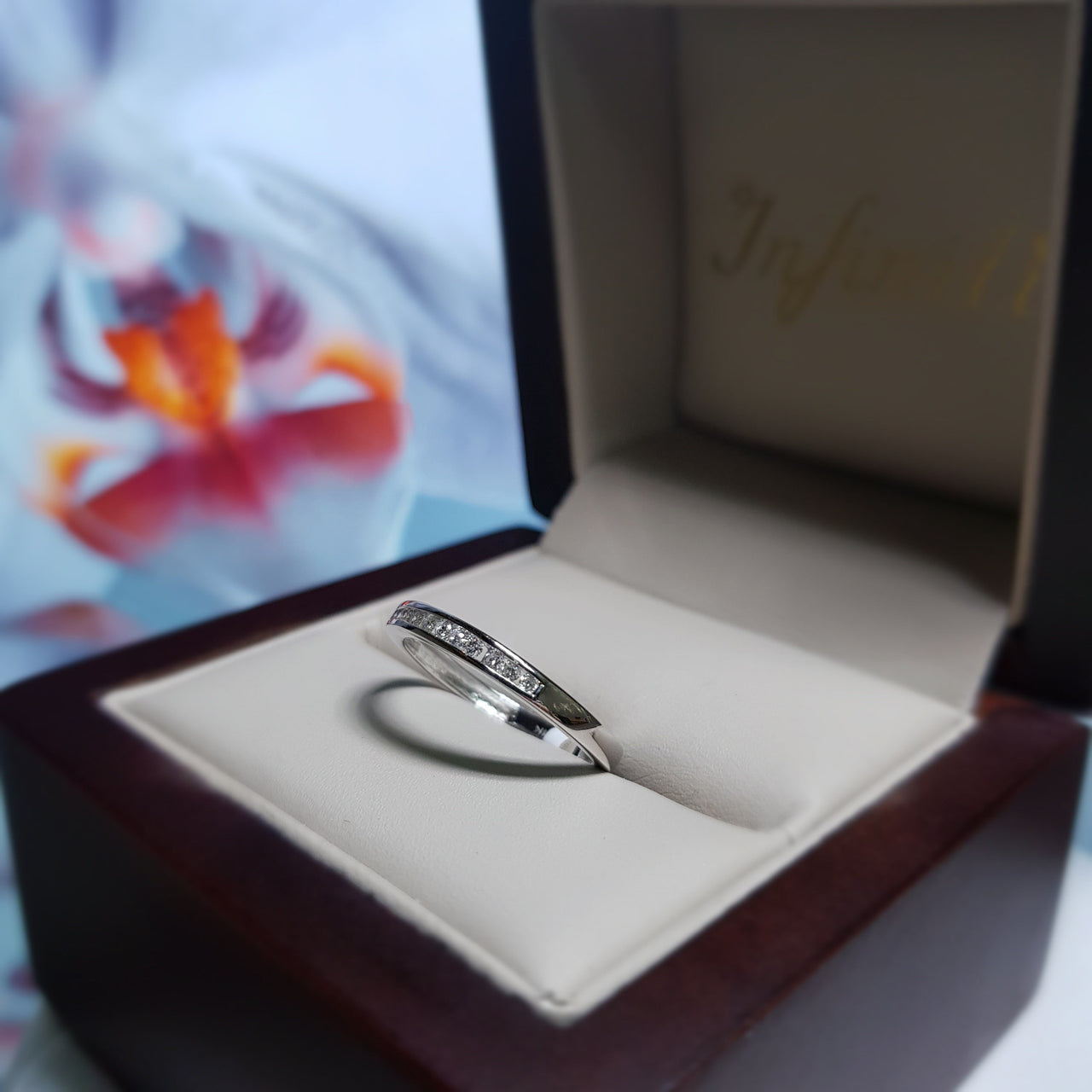 Churumbela Oro Blanco 14k, Diamante 10 Puntos Estilo Canal - Infiniti Joyas
