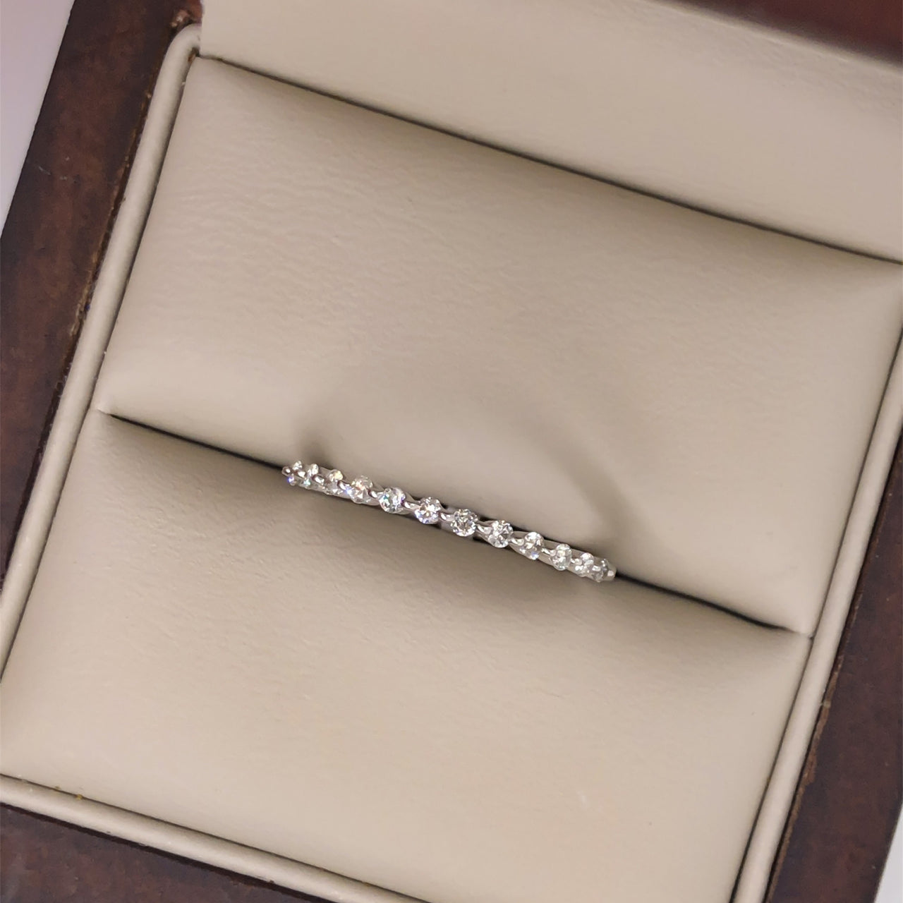 Churumbela Oro Blanco 14k, Diamantes de 15 Puntos Totales - Infiniti Joyas