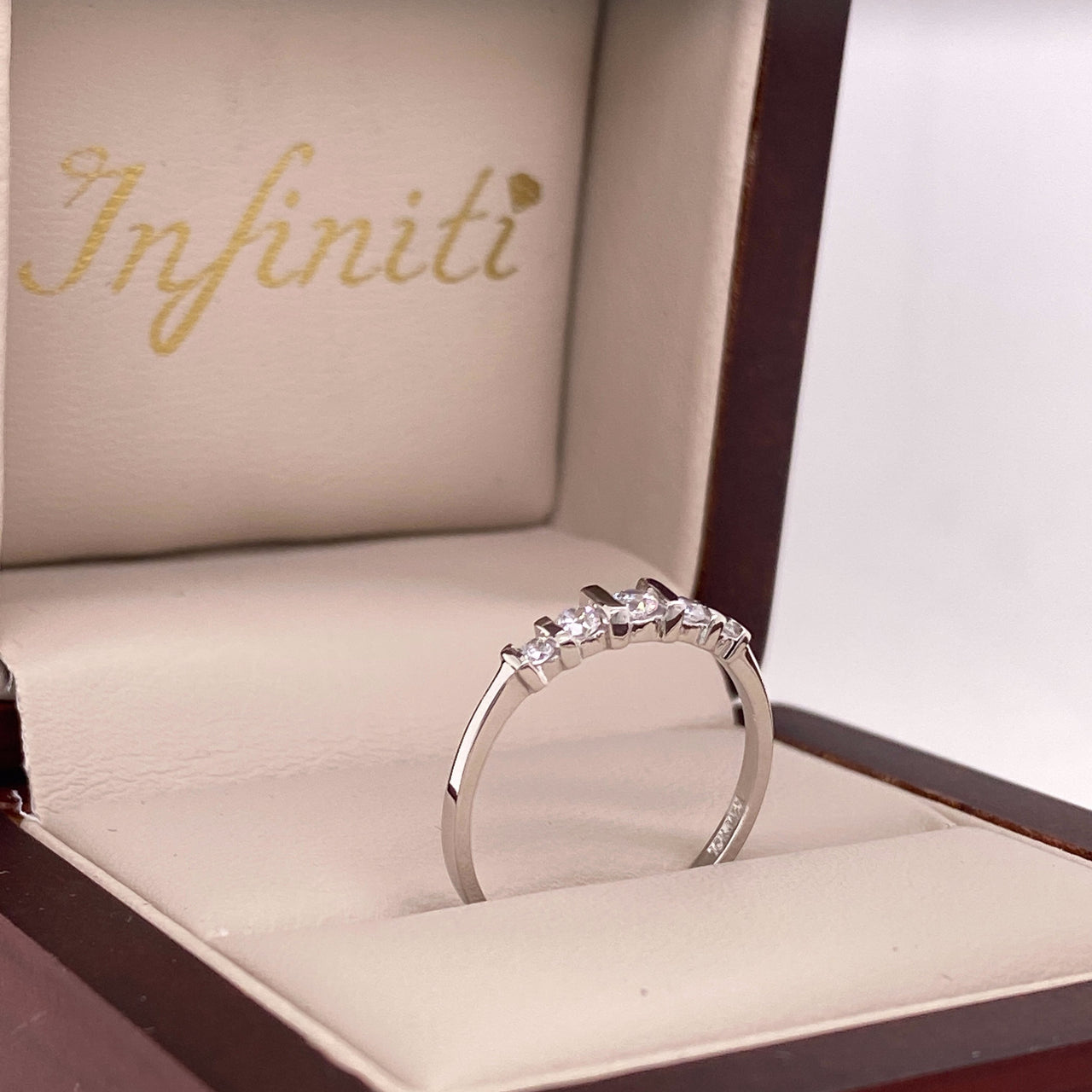 Churumbela Oro Blanco 10k, Modelo 5 Piedras de Zirconia - Infiniti Joyas
