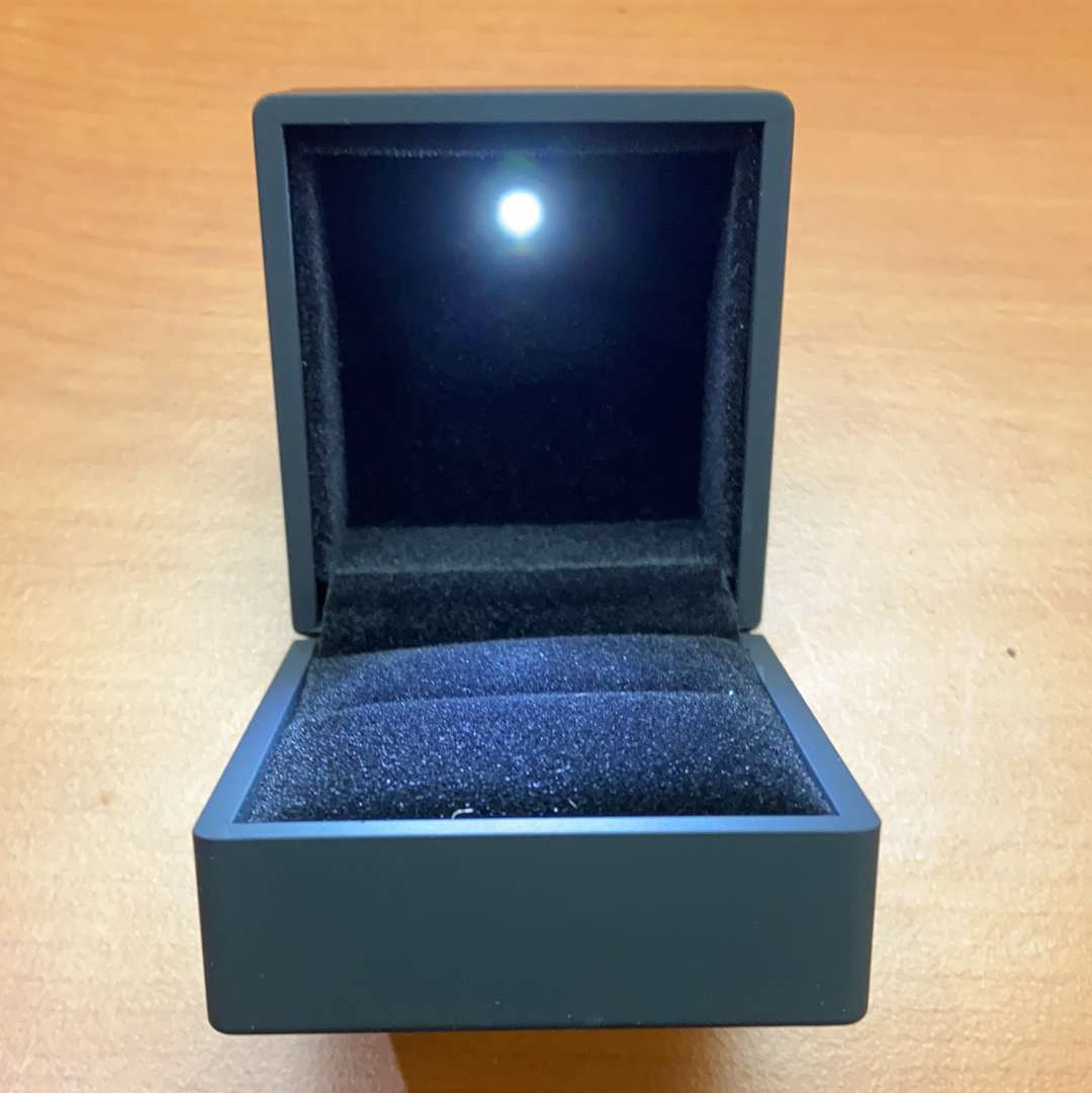 Estuche ANILLO de Luz LED Negro - Infiniti Joyas