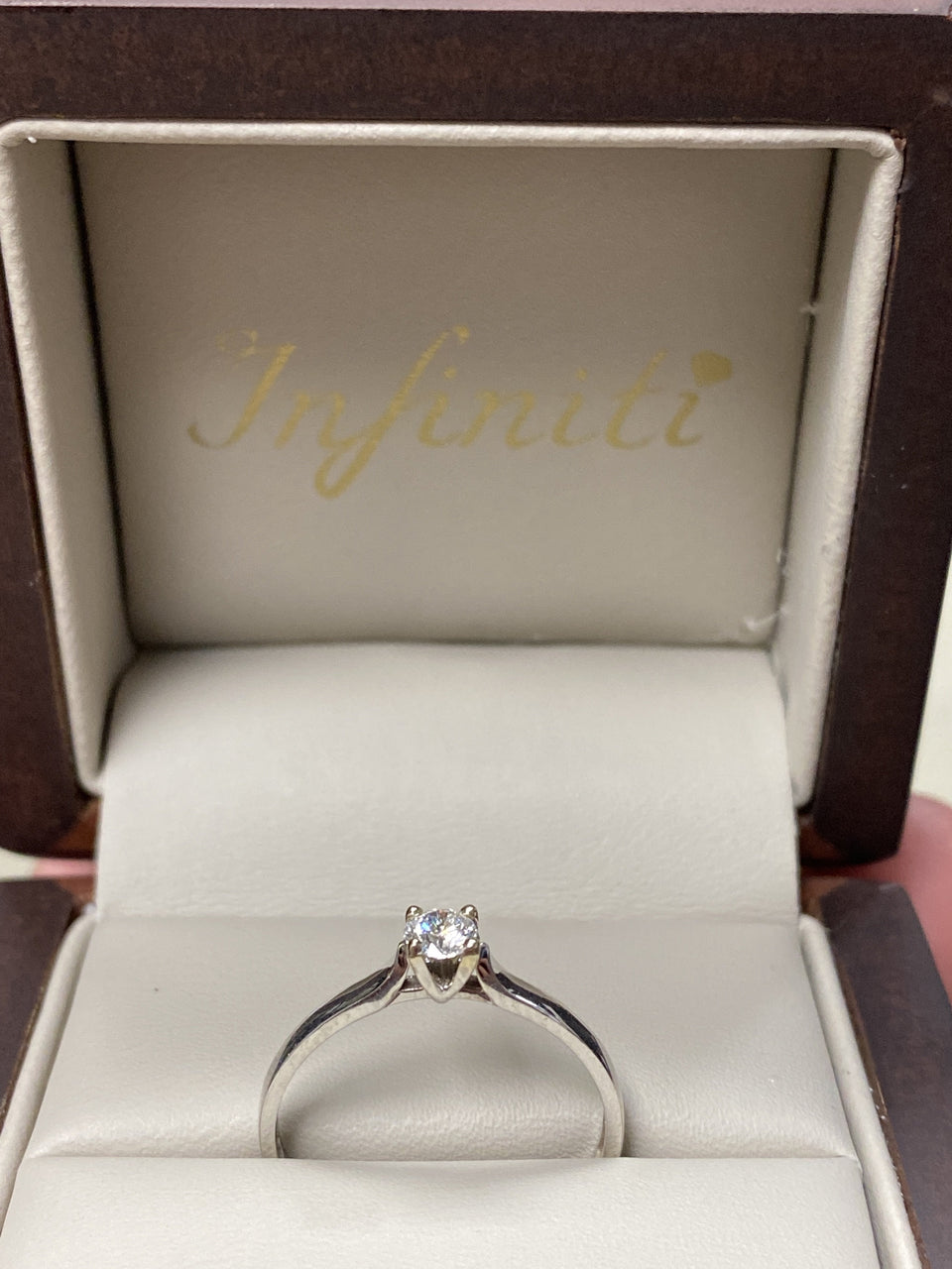 Anillo Solitario Oro Blanco 14k, Diamante de 18 Puntos - Infiniti Joyas