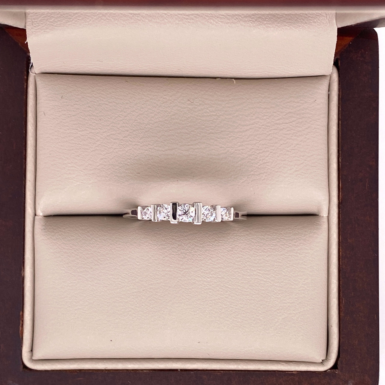 Churumbela Oro Blanco 10k, Modelo 5 Piedras de Zirconia - Infiniti Joyas