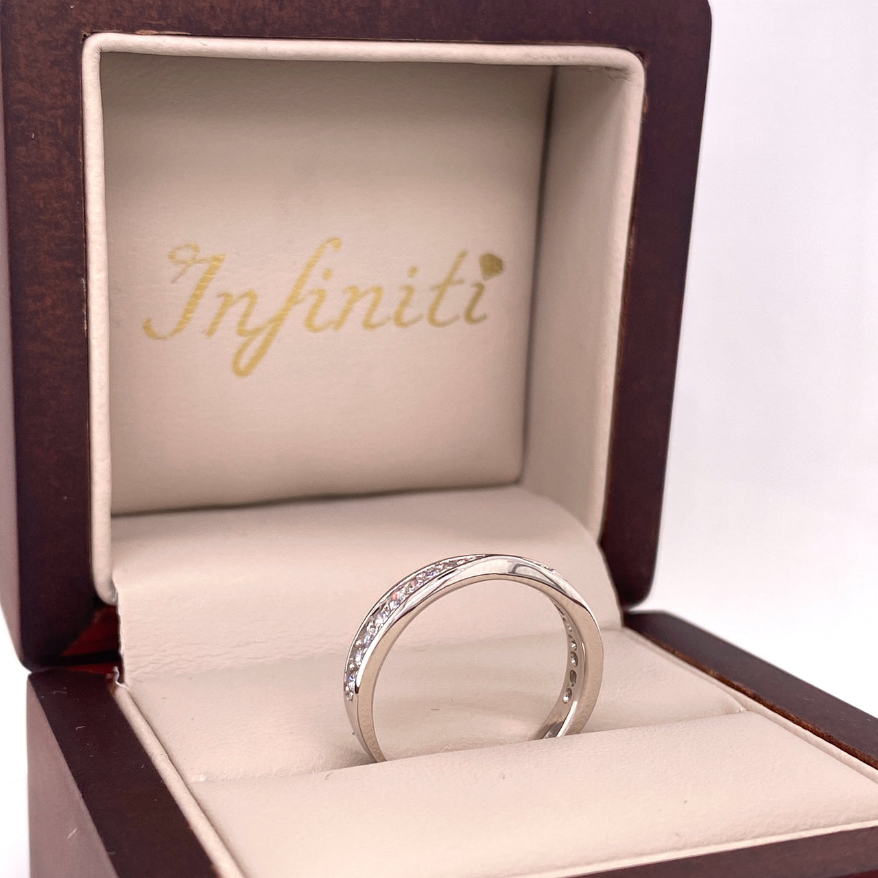 Churumbela Oro Blanco 10k, Forma Infinito con Zirconias 2 mm - Infiniti Joyas